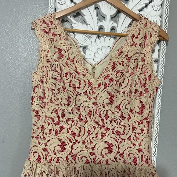 Tadashi Shoji cream lace overlay peplum dress size 14 - Picture 2 of 7